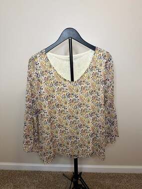 Silverwear Paisley Floral V-Neck Bell Sleeve Blouse‎ Size M